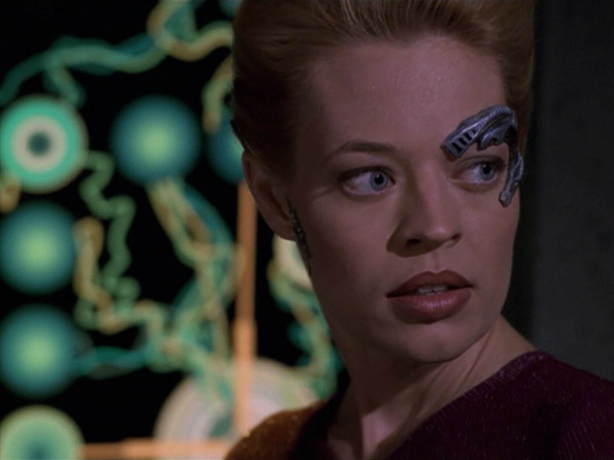 ariane179254_StarTrekVoyager_5x15_5x16_DarkFrontier_5490.jpg