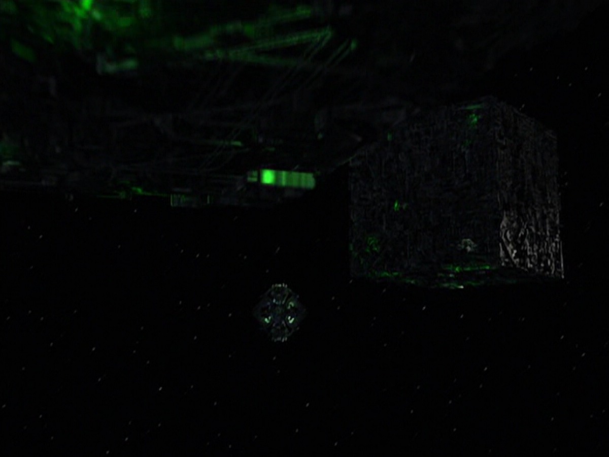 ariane179254_StarTrekVoyager_5x15_5x16_DarkFrontier_5501.jpg