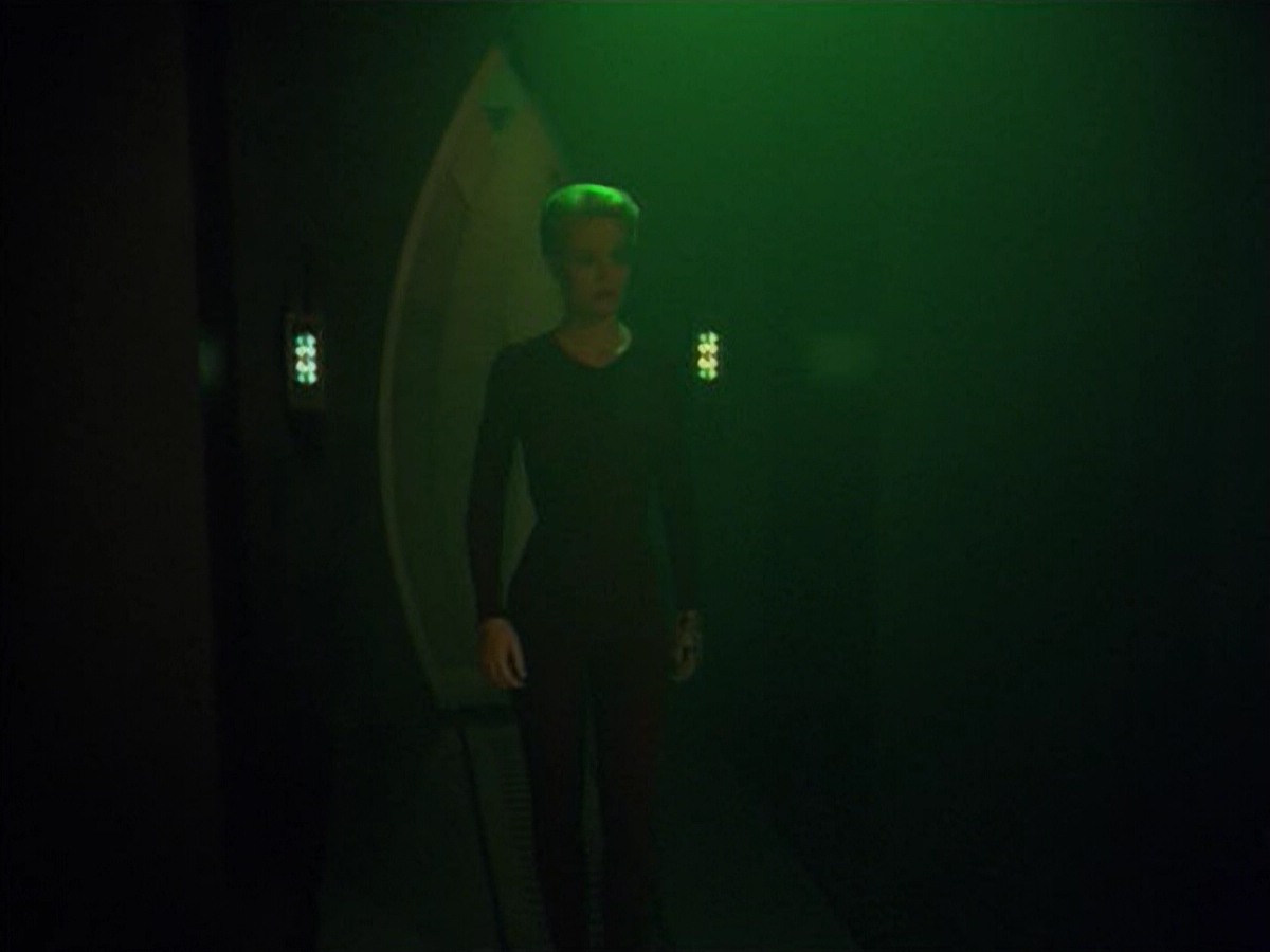 ariane179254_StarTrekVoyager_5x15_5x16_DarkFrontier_5509.jpg