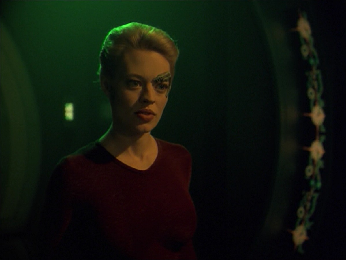 ariane179254_StarTrekVoyager_5x15_5x16_DarkFrontier_5522.jpg