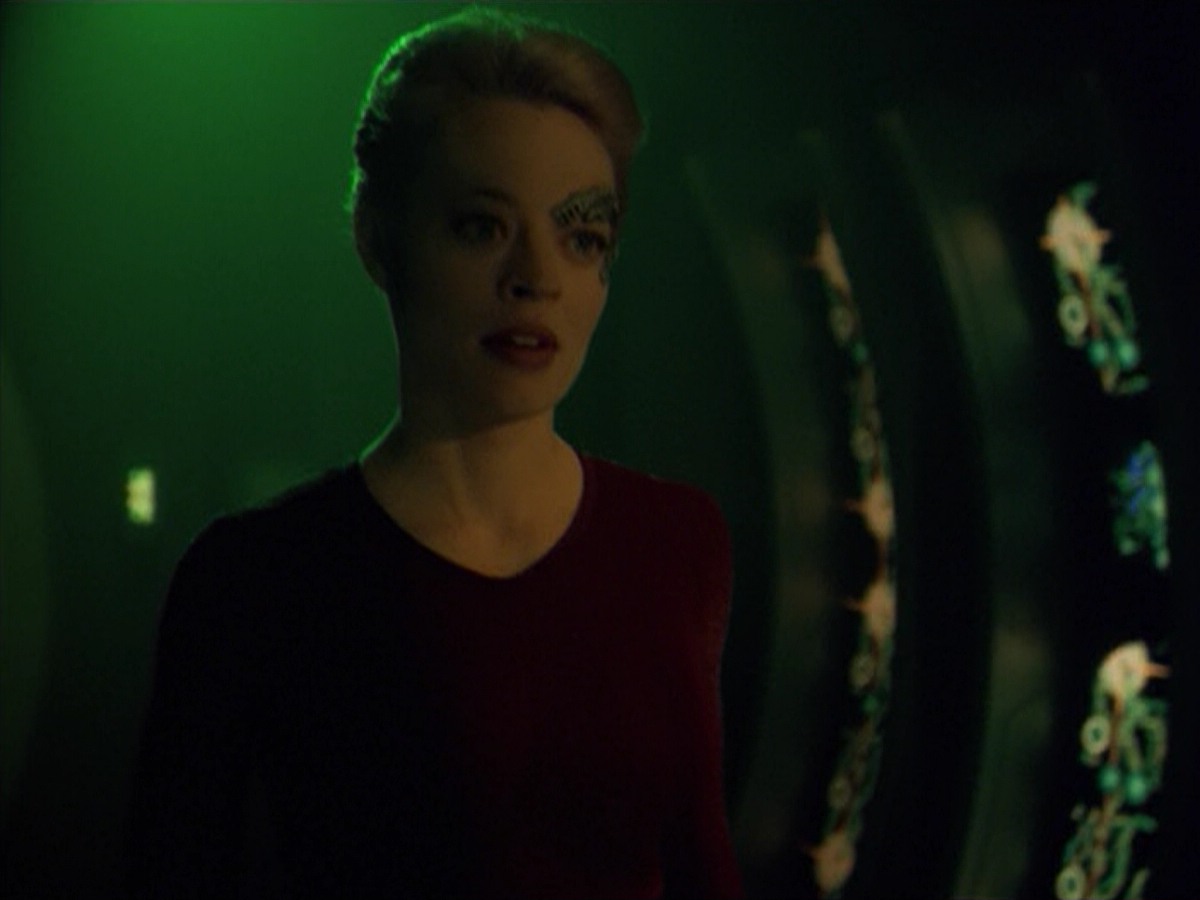 ariane179254_StarTrekVoyager_5x15_5x16_DarkFrontier_5526.jpg