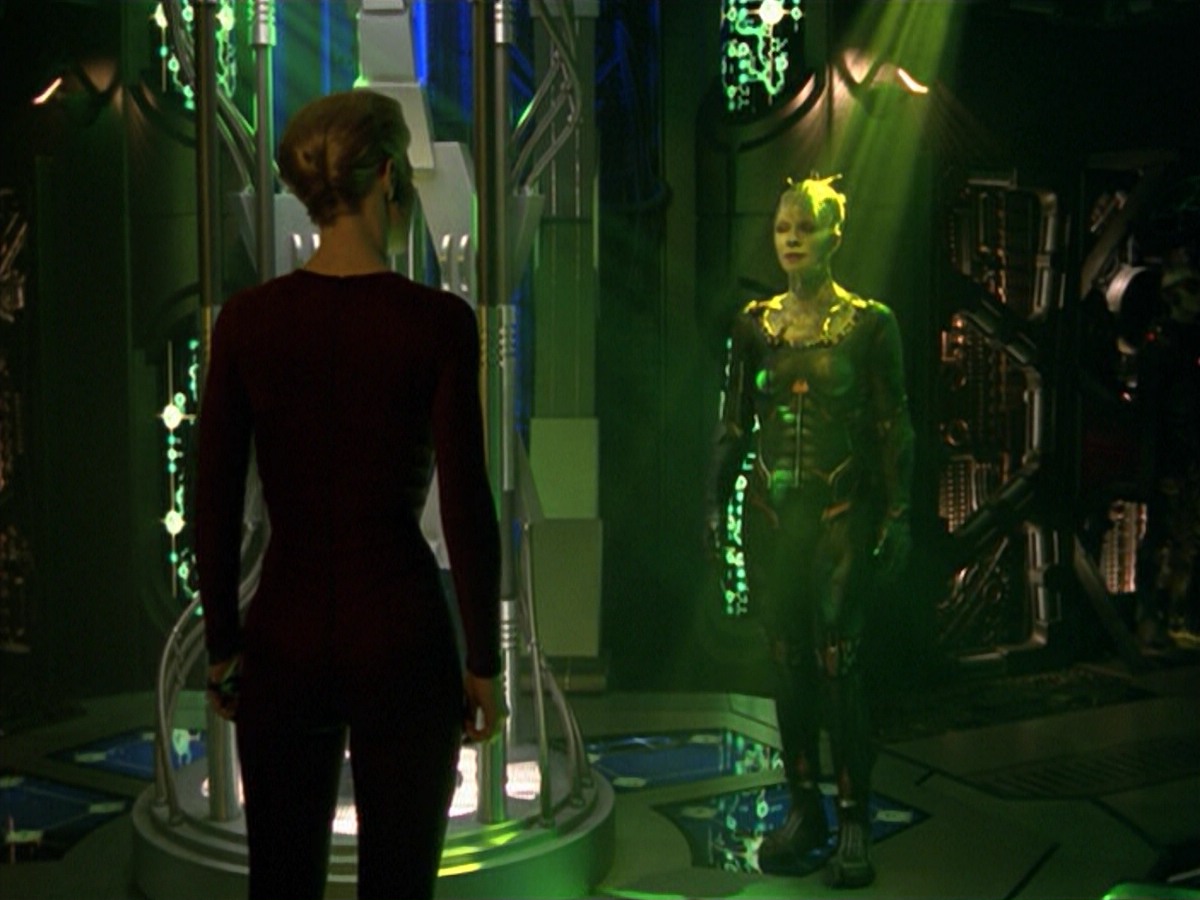 ariane179254_StarTrekVoyager_5x15_5x16_DarkFrontier_5532.jpg