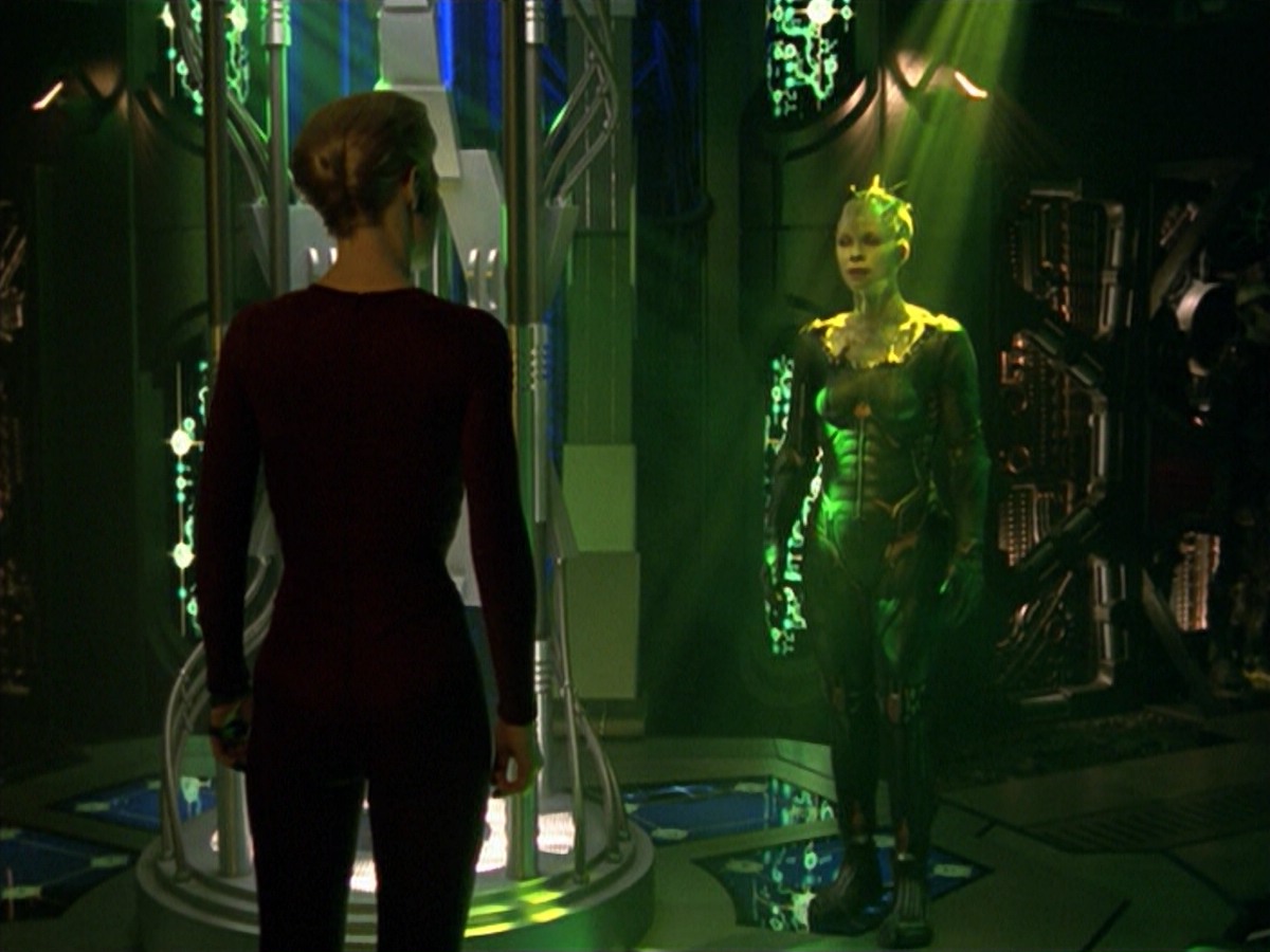 ariane179254_StarTrekVoyager_5x15_5x16_DarkFrontier_5533.jpg