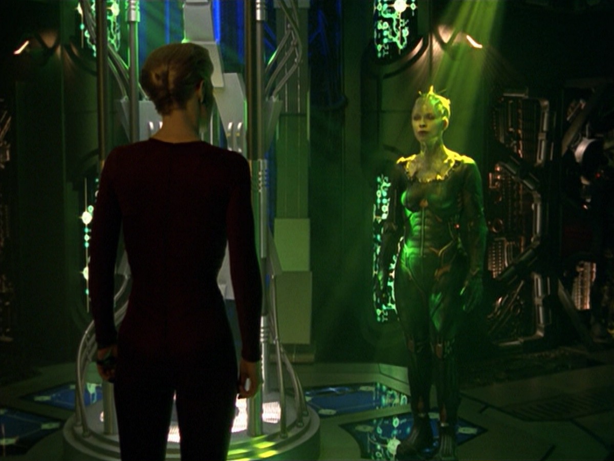 ariane179254_StarTrekVoyager_5x15_5x16_DarkFrontier_5535.jpg