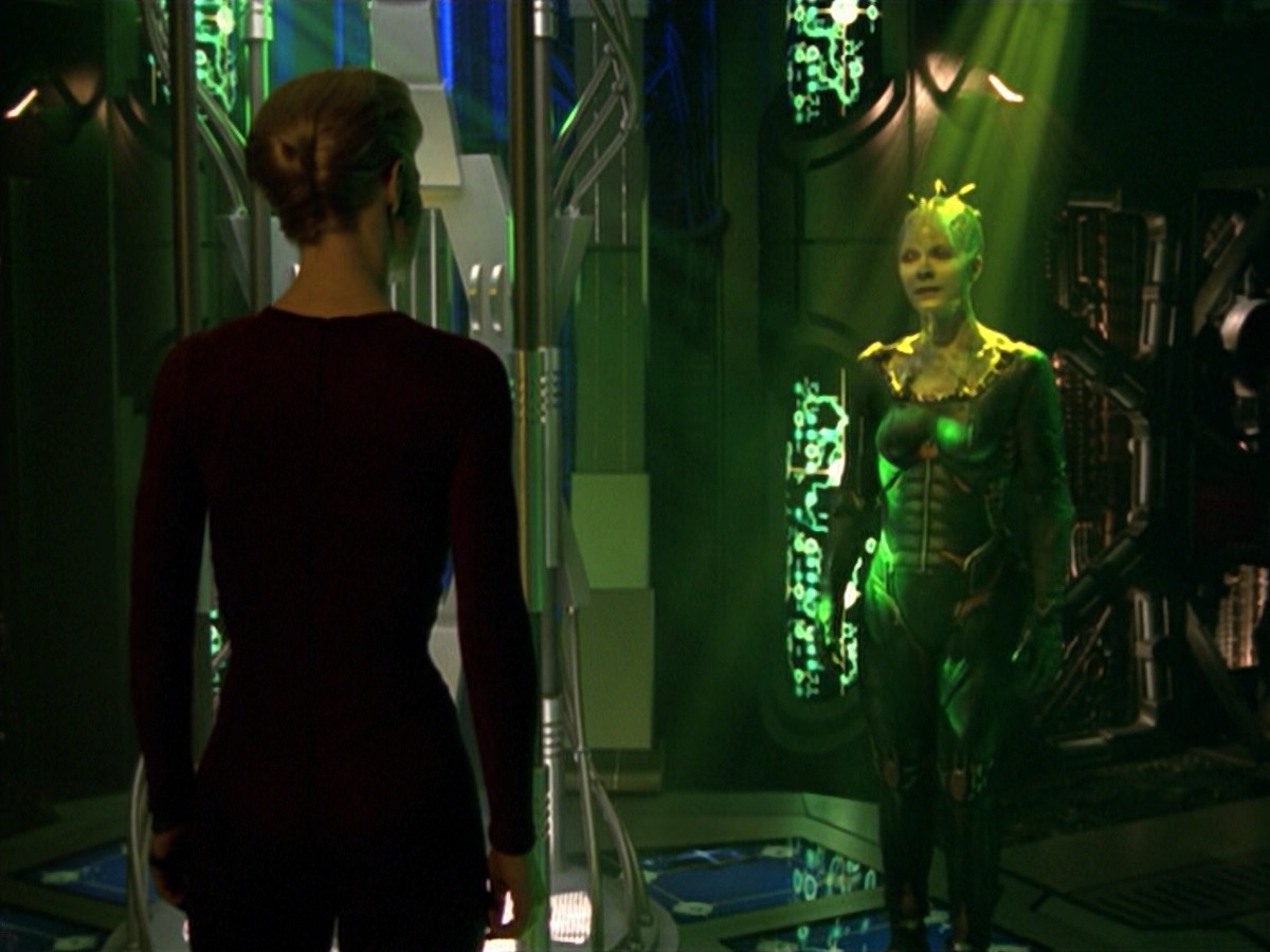 ariane179254_StarTrekVoyager_5x15_5x16_DarkFrontier_5542.jpg
