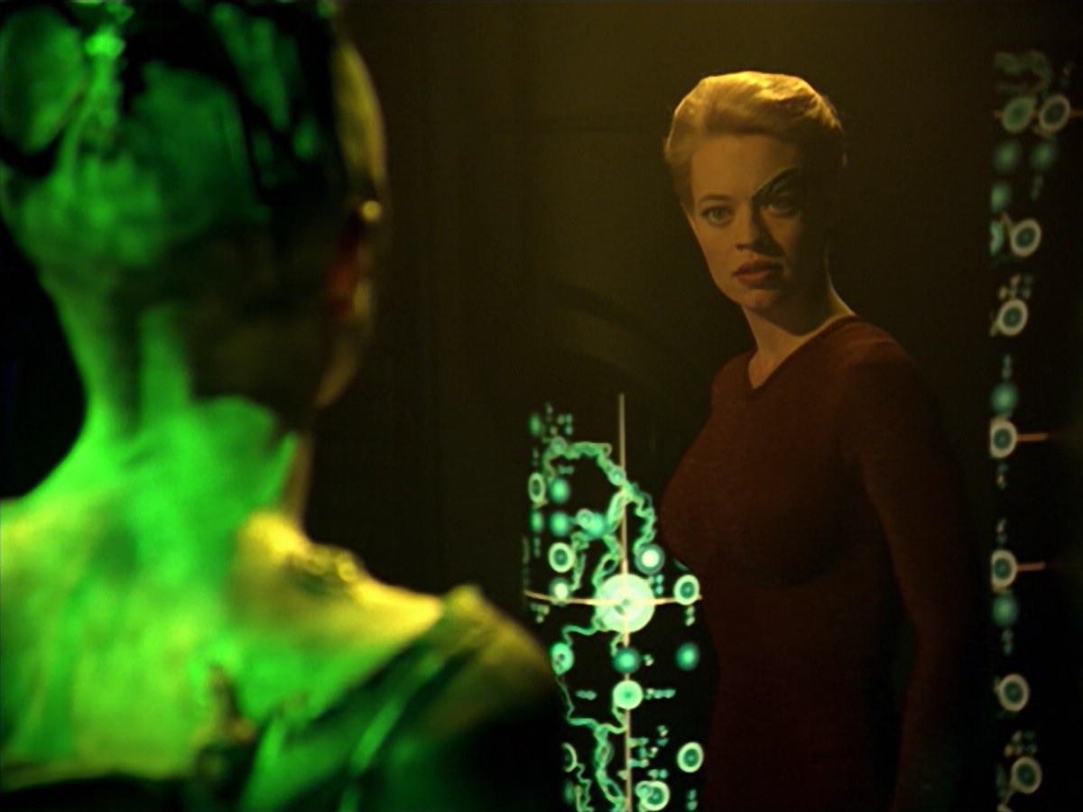 ariane179254_StarTrekVoyager_5x15_5x16_DarkFrontier_5564.jpg