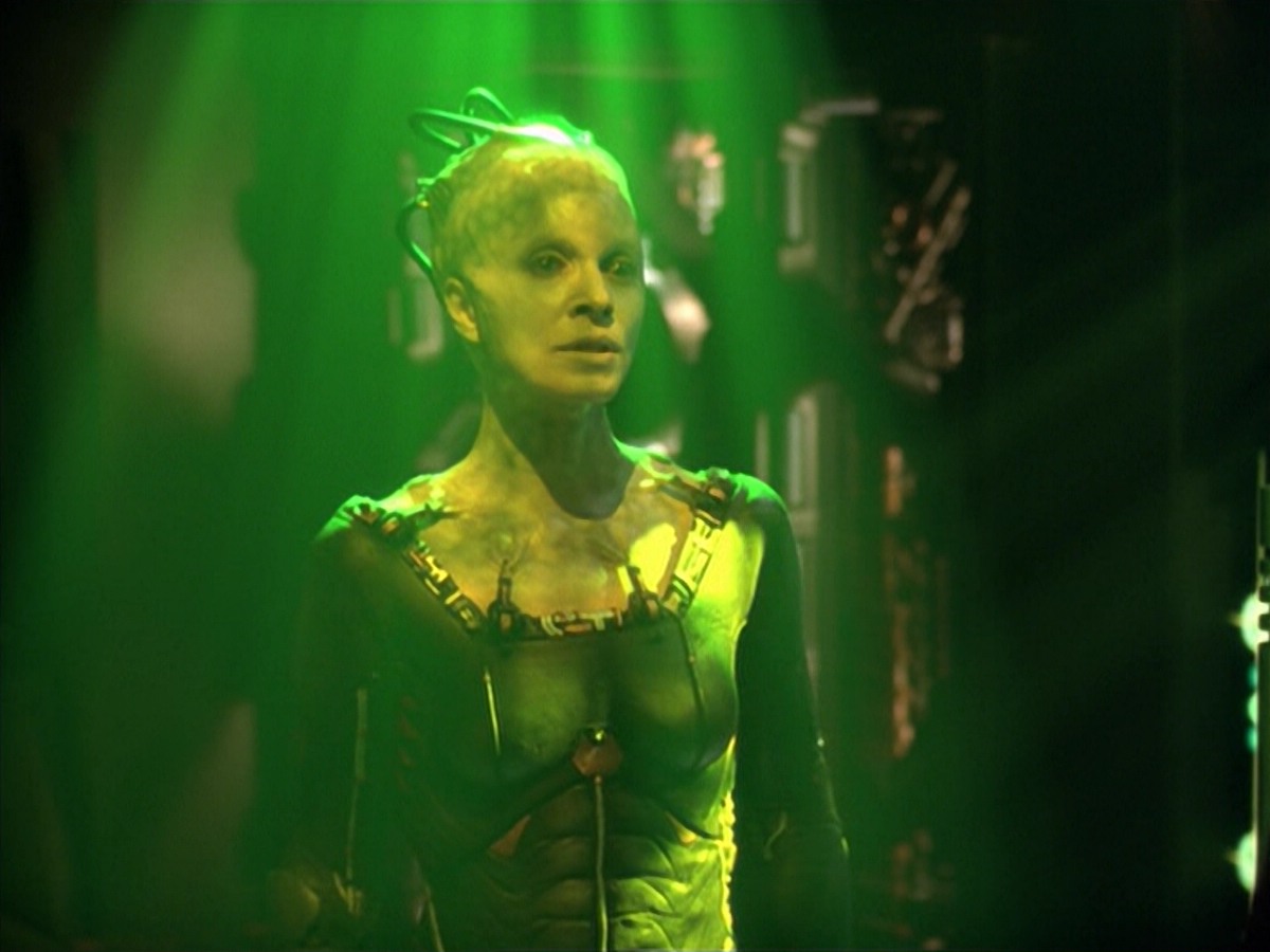ariane179254_StarTrekVoyager_5x15_5x16_DarkFrontier_5567.jpg