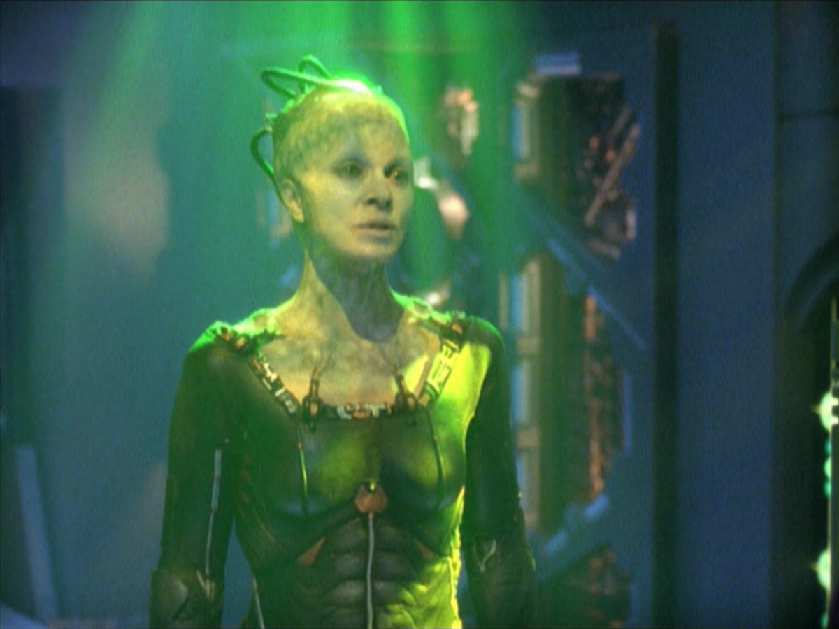 ariane179254_StarTrekVoyager_5x15_5x16_DarkFrontier_5568.jpg