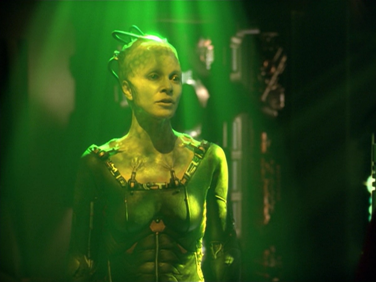 ariane179254_StarTrekVoyager_5x15_5x16_DarkFrontier_5571.jpg