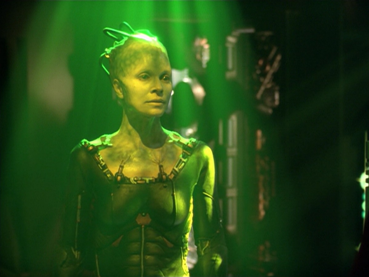 ariane179254_StarTrekVoyager_5x15_5x16_DarkFrontier_5584.jpg
