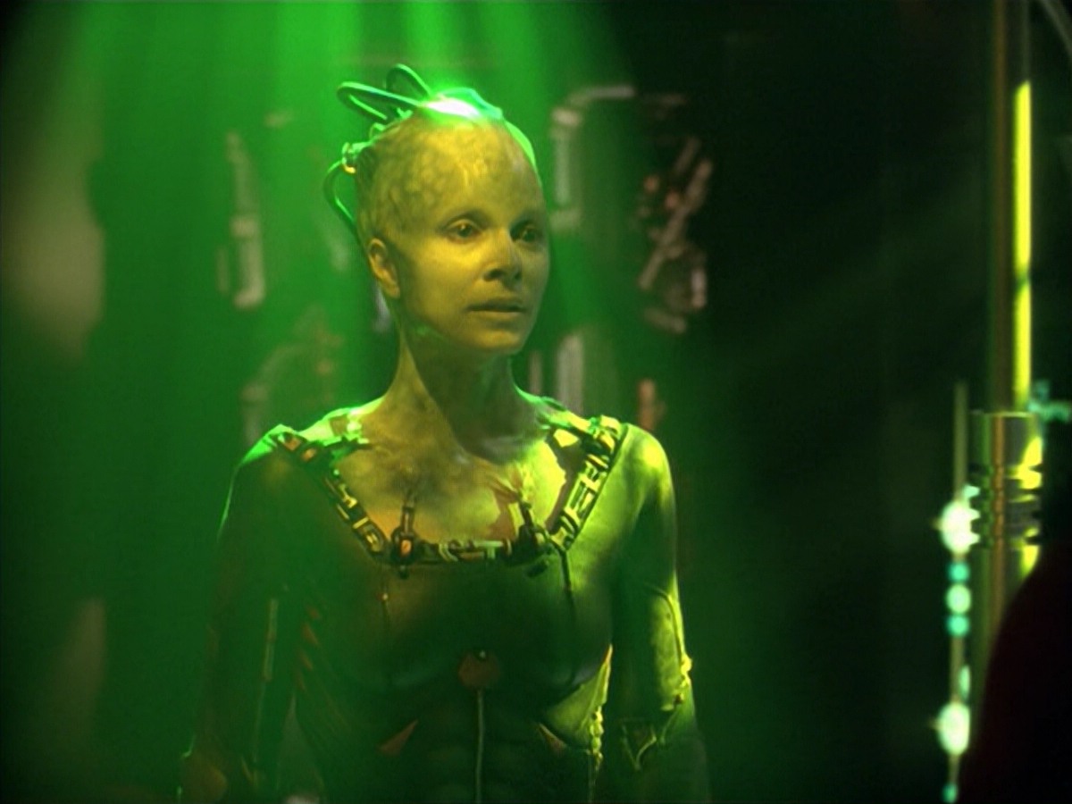 ariane179254_StarTrekVoyager_5x15_5x16_DarkFrontier_5587.jpg