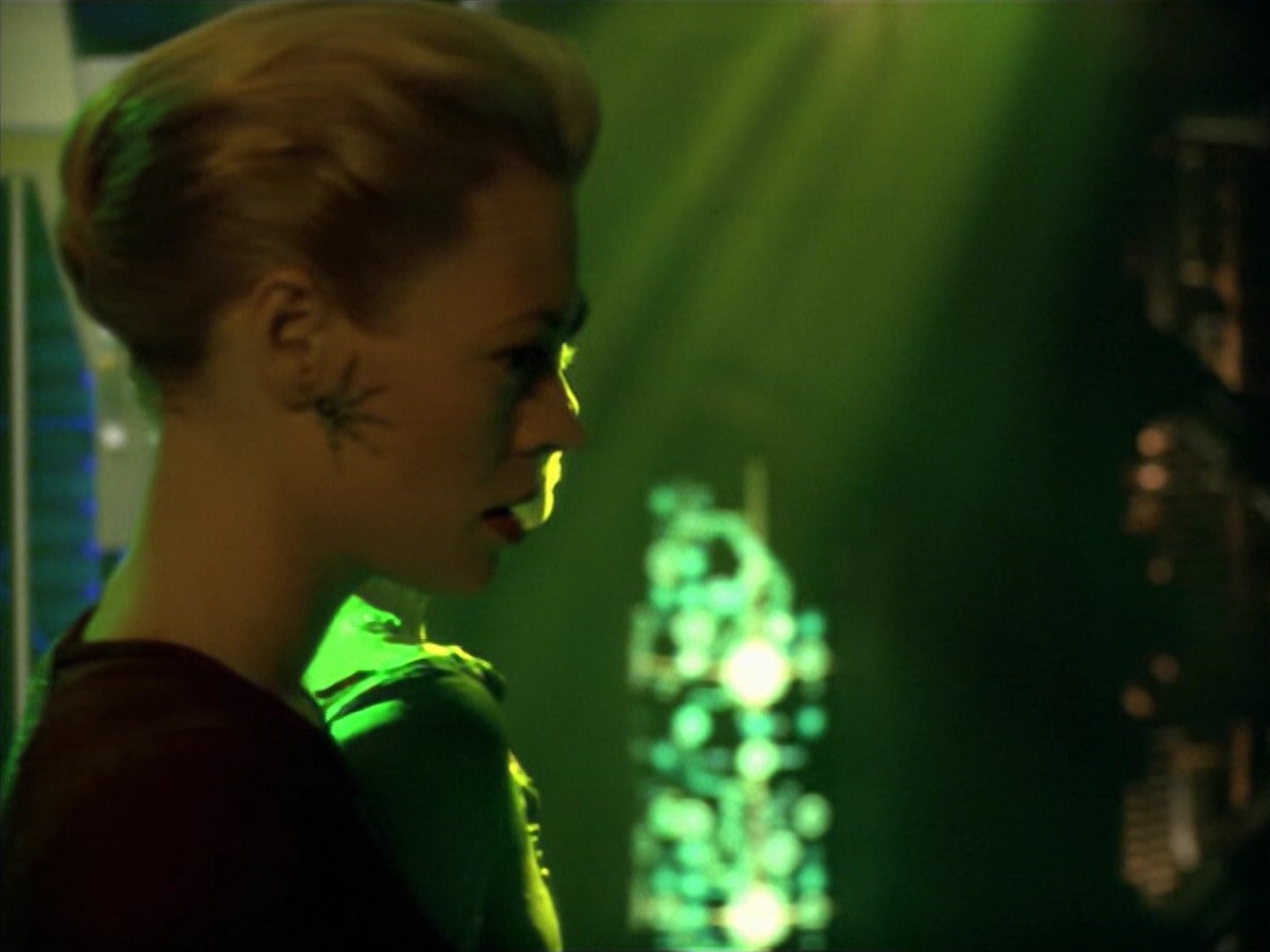 ariane179254_StarTrekVoyager_5x15_5x16_DarkFrontier_5600.jpg