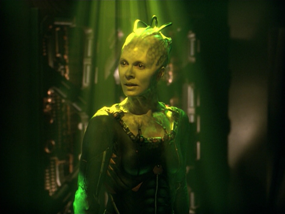 ariane179254_StarTrekVoyager_5x15_5x16_DarkFrontier_5610.jpg