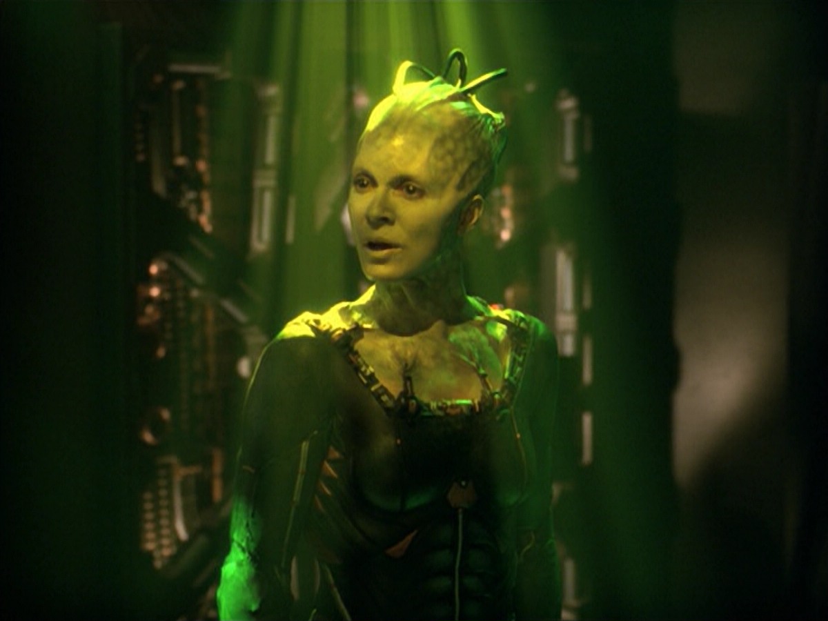 ariane179254_StarTrekVoyager_5x15_5x16_DarkFrontier_5613.jpg