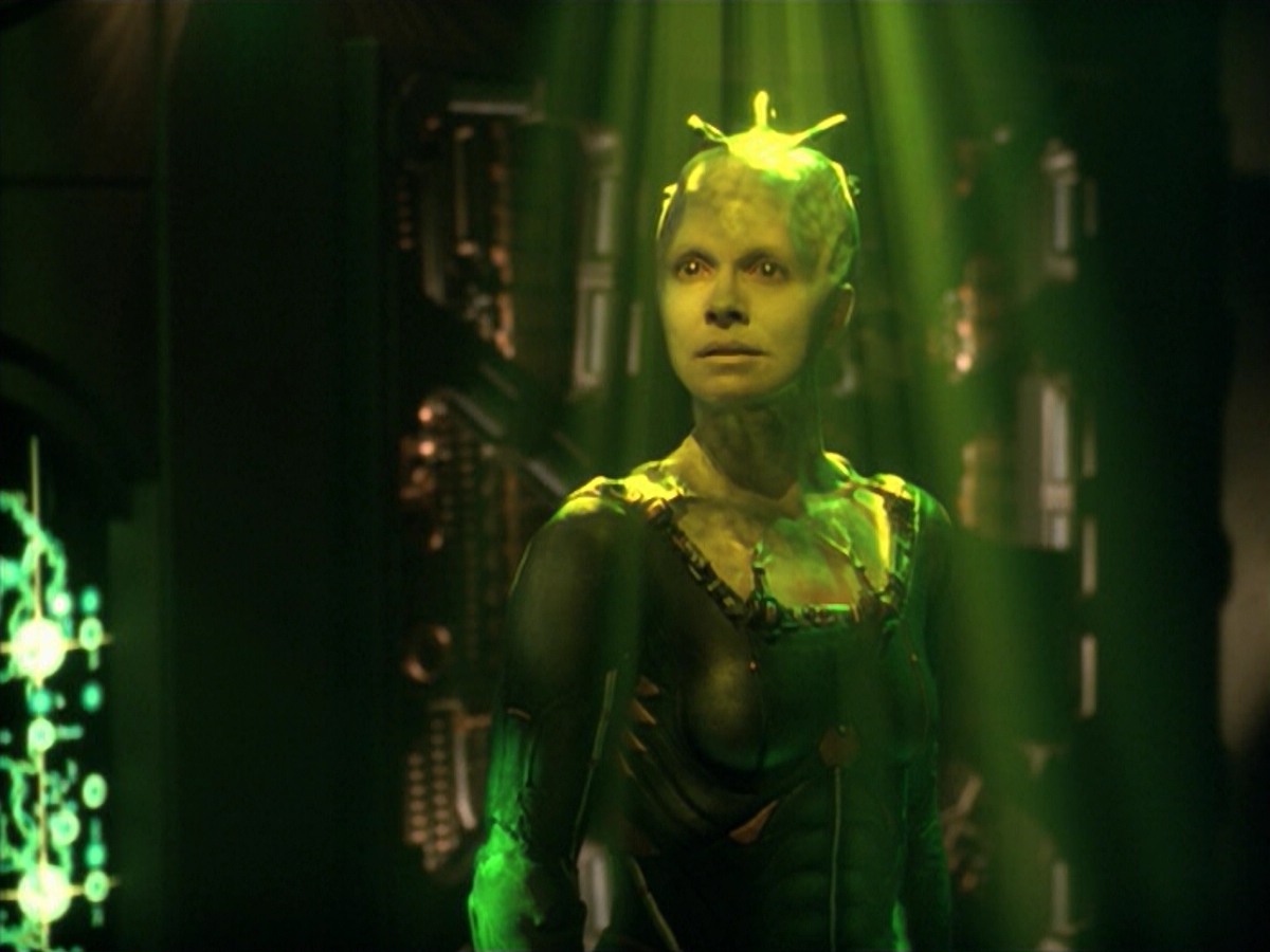 ariane179254_StarTrekVoyager_5x15_5x16_DarkFrontier_5624.jpg