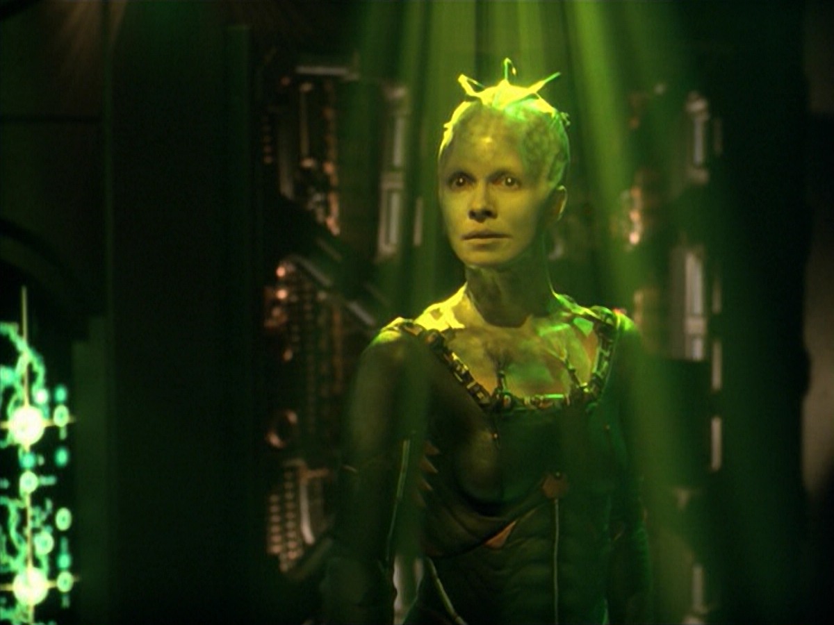 ariane179254_StarTrekVoyager_5x15_5x16_DarkFrontier_5627.jpg