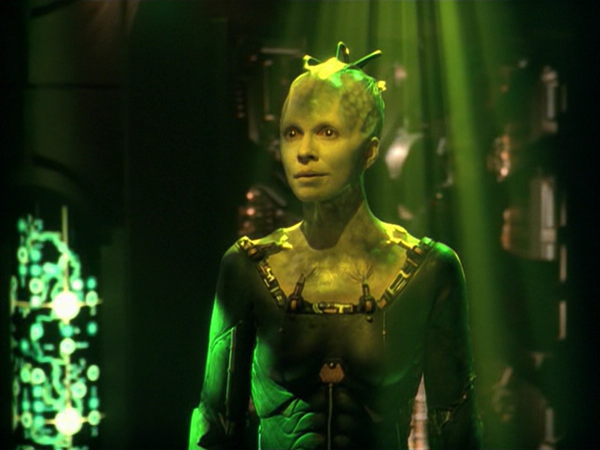 ariane179254_StarTrekVoyager_5x15_5x16_DarkFrontier_5630.jpg