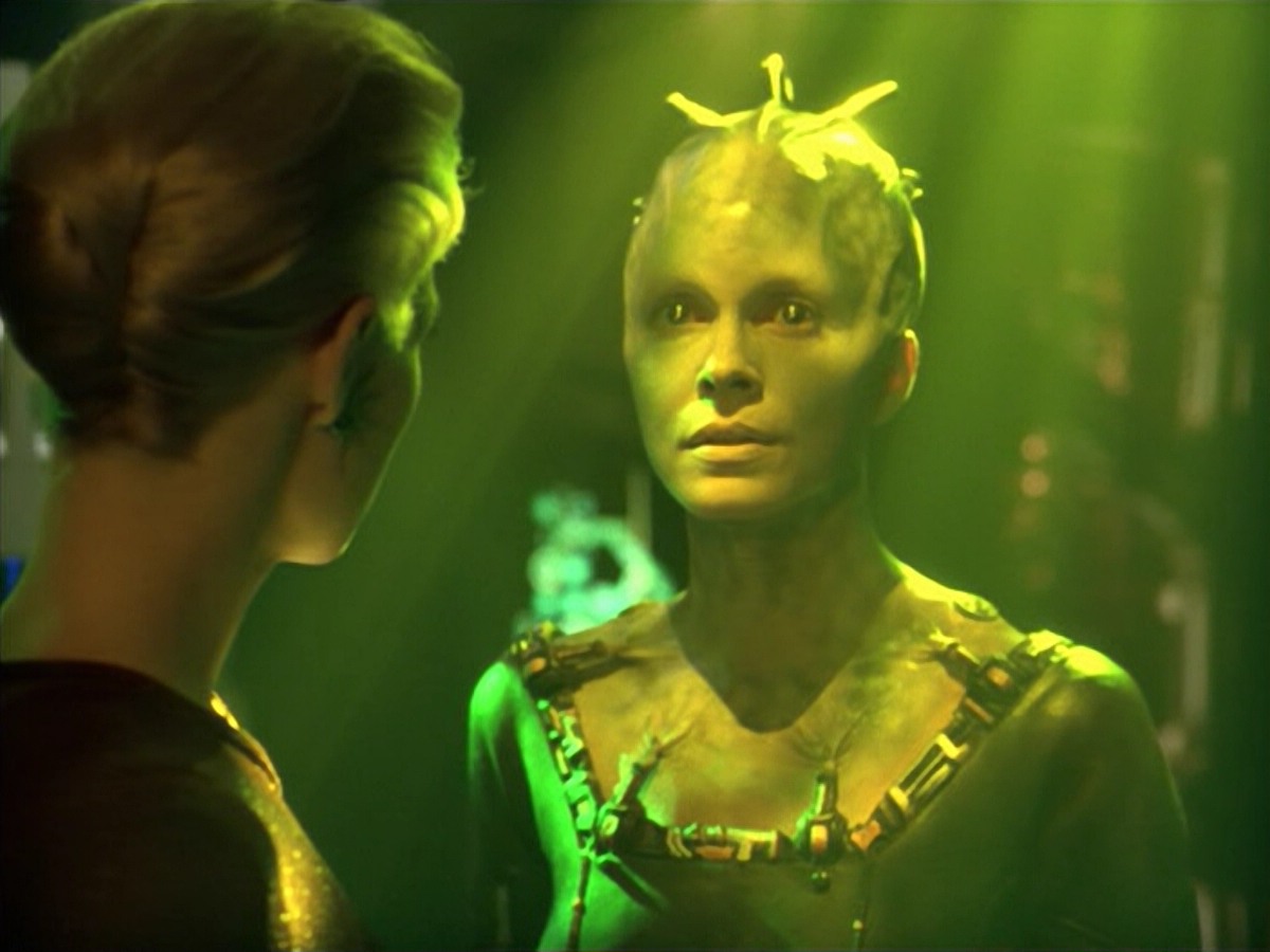 ariane179254_StarTrekVoyager_5x15_5x16_DarkFrontier_5635.jpg