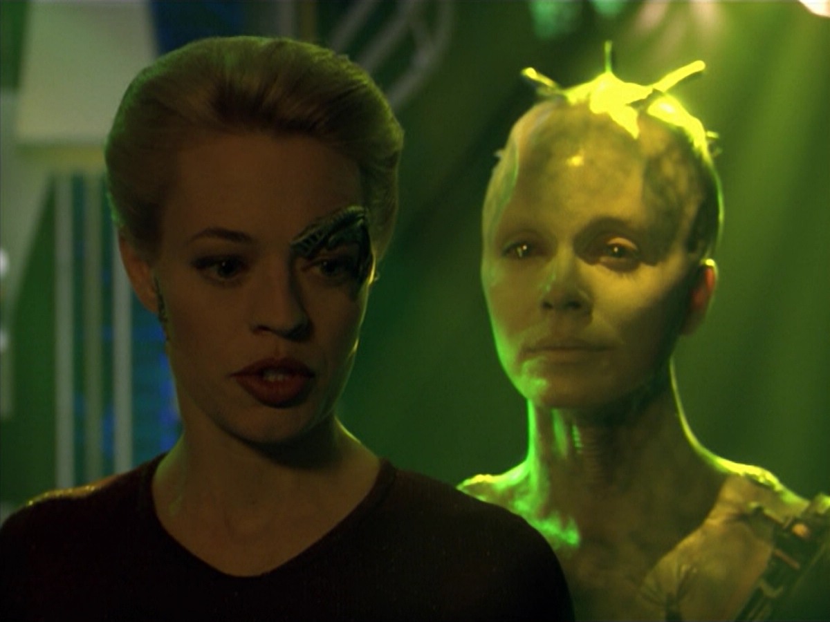 ariane179254_StarTrekVoyager_5x15_5x16_DarkFrontier_5668.jpg