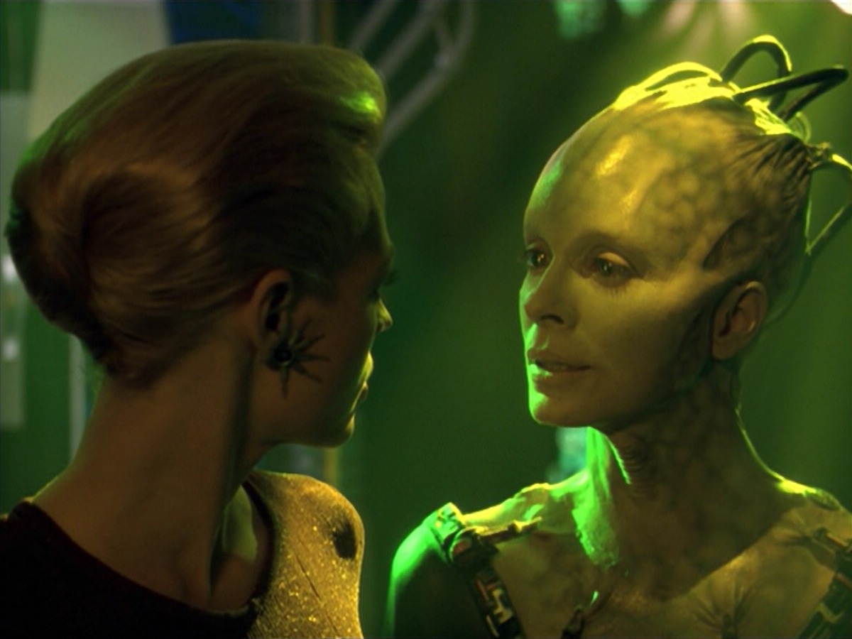 ariane179254_StarTrekVoyager_5x15_5x16_DarkFrontier_5720.jpg