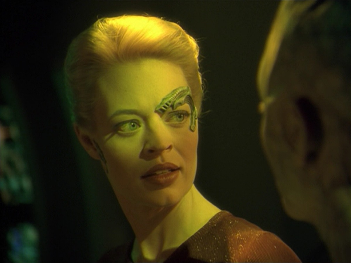 ariane179254_StarTrekVoyager_5x15_5x16_DarkFrontier_5736.jpg