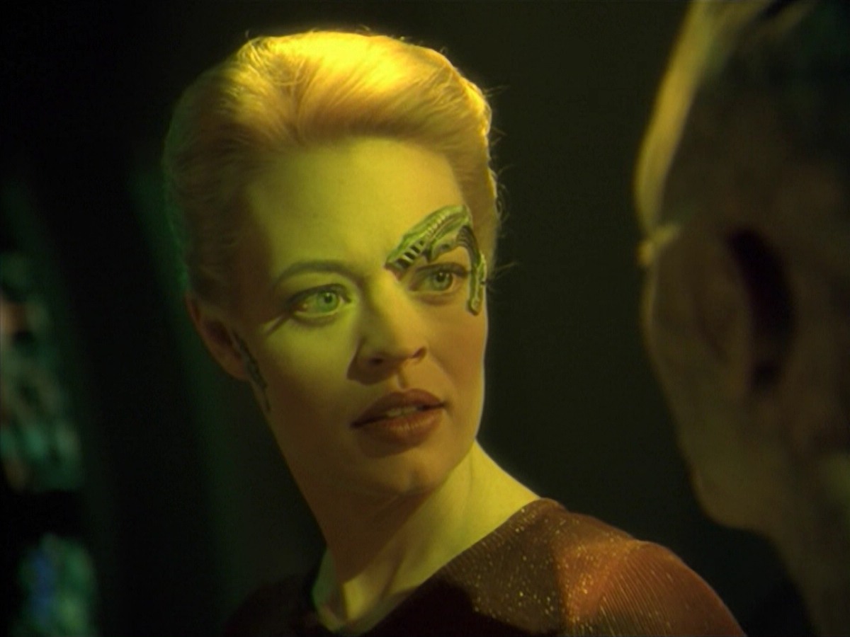 ariane179254_StarTrekVoyager_5x15_5x16_DarkFrontier_5737.jpg