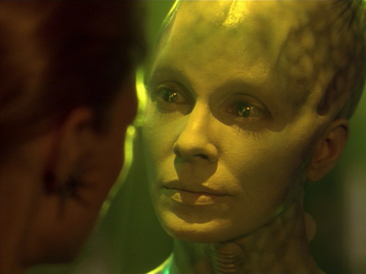ariane179254_StarTrekVoyager_5x15_5x16_DarkFrontier_5738.jpg