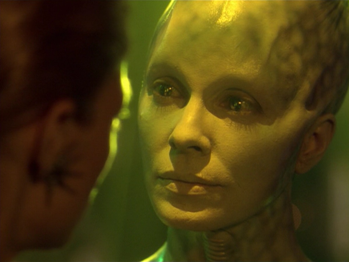 ariane179254_StarTrekVoyager_5x15_5x16_DarkFrontier_5739.jpg