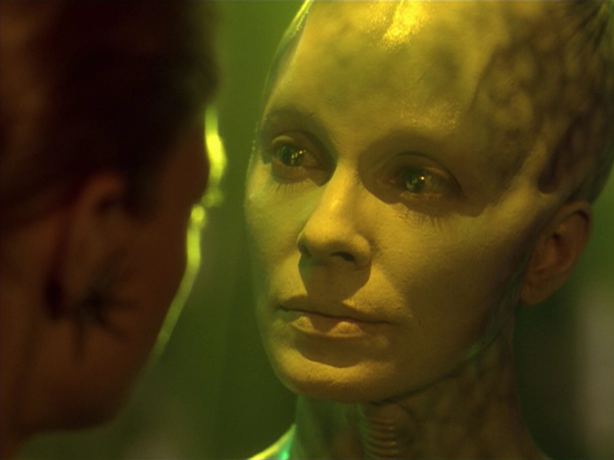 ariane179254_StarTrekVoyager_5x15_5x16_DarkFrontier_5740.jpg