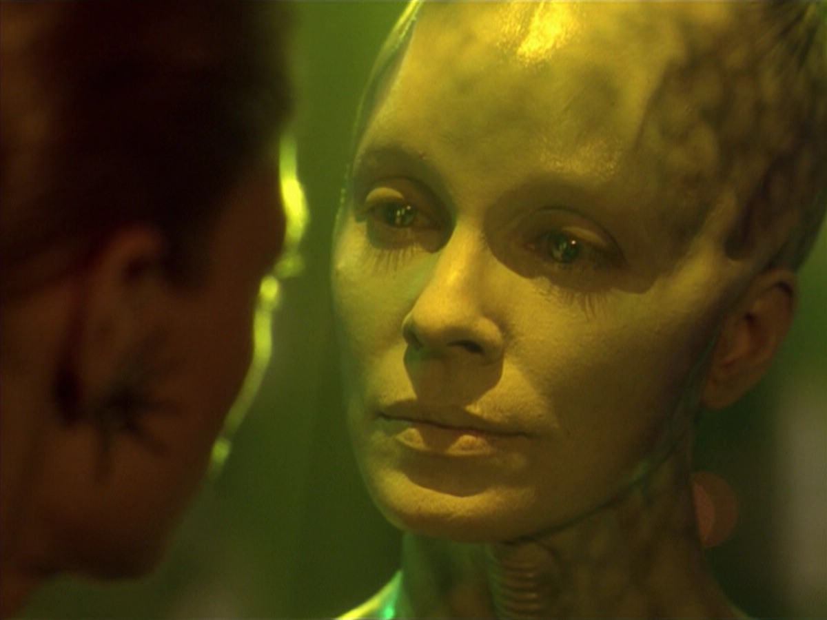 ariane179254_StarTrekVoyager_5x15_5x16_DarkFrontier_5743.jpg