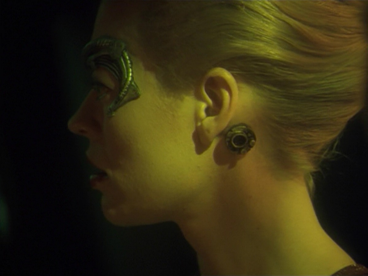 ariane179254_StarTrekVoyager_5x15_5x16_DarkFrontier_5752.jpg
