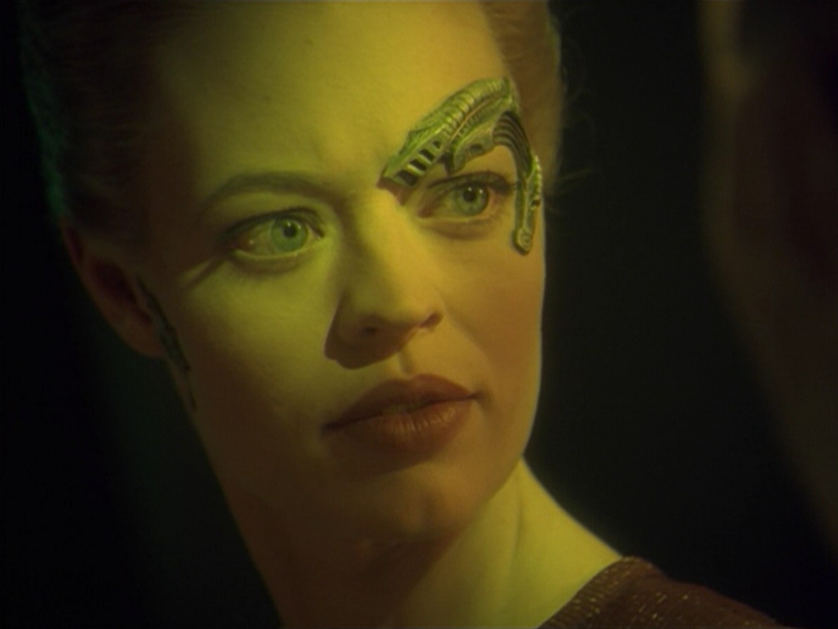ariane179254_StarTrekVoyager_5x15_5x16_DarkFrontier_5759.jpg