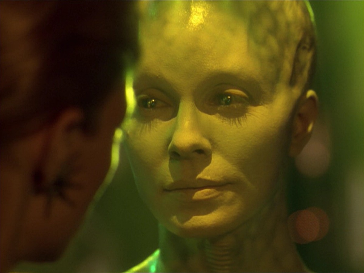ariane179254_StarTrekVoyager_5x15_5x16_DarkFrontier_5766.jpg
