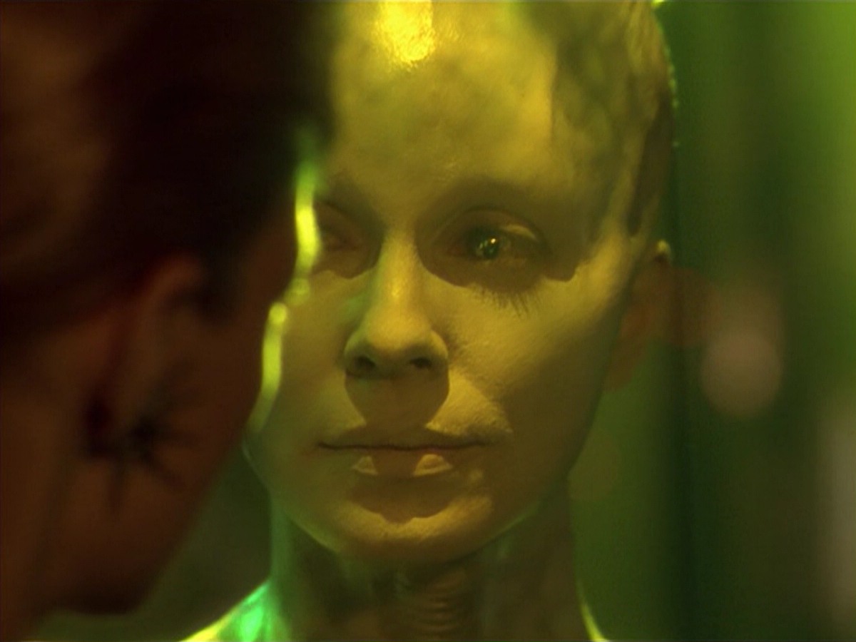 ariane179254_StarTrekVoyager_5x15_5x16_DarkFrontier_5767.jpg