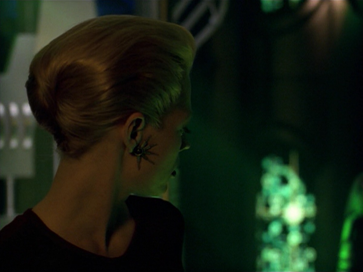 ariane179254_StarTrekVoyager_5x15_5x16_DarkFrontier_5773.jpg