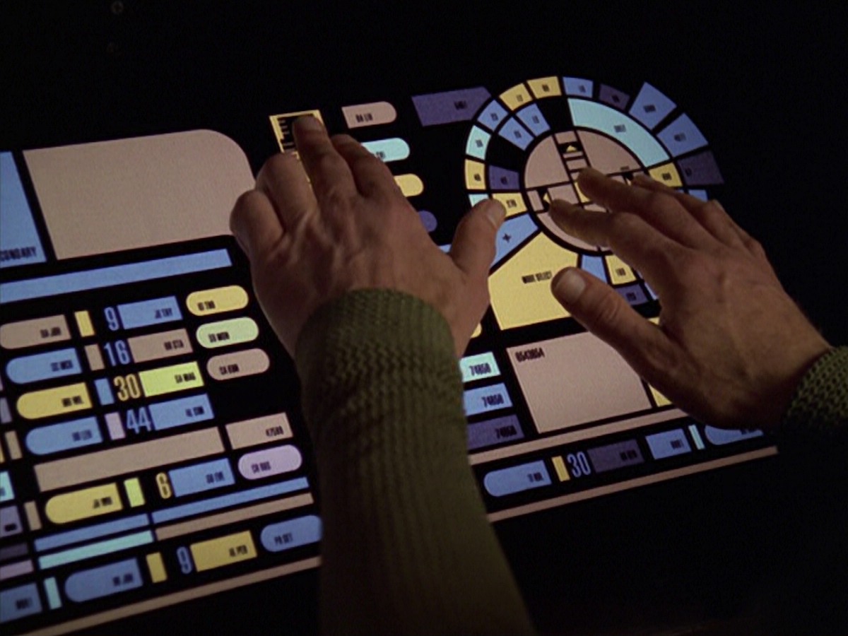 ariane179254_StarTrekVoyager_5x15_5x16_DarkFrontier_5800.jpg