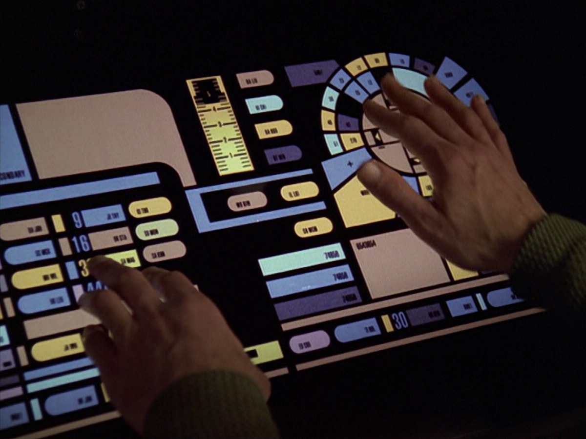ariane179254_StarTrekVoyager_5x15_5x16_DarkFrontier_5803.jpg