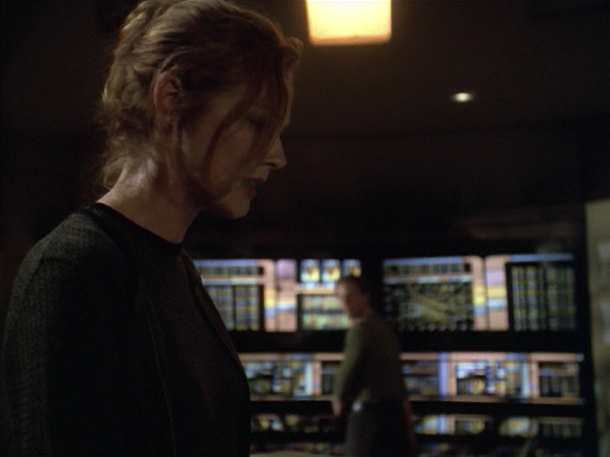 ariane179254_StarTrekVoyager_5x15_5x16_DarkFrontier_5806.jpg