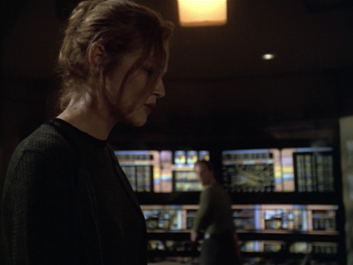 ariane179254_StarTrekVoyager_5x15_5x16_DarkFrontier_5807.jpg