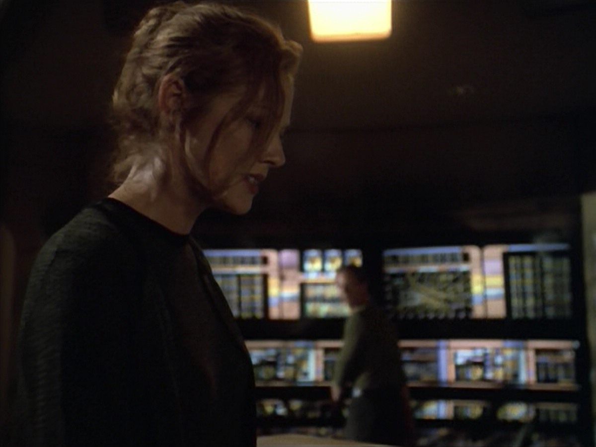 ariane179254_StarTrekVoyager_5x15_5x16_DarkFrontier_5808.jpg