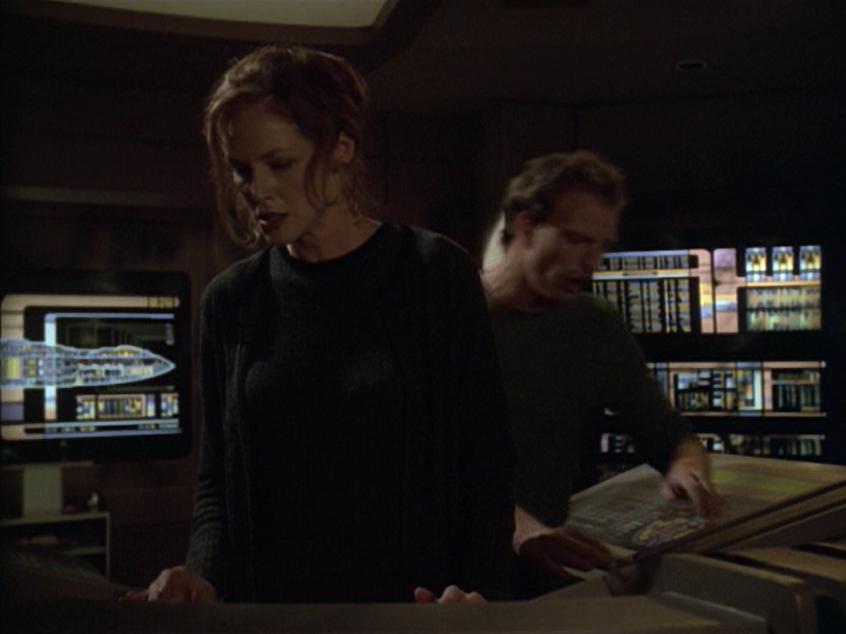 ariane179254_StarTrekVoyager_5x15_5x16_DarkFrontier_5815.jpg