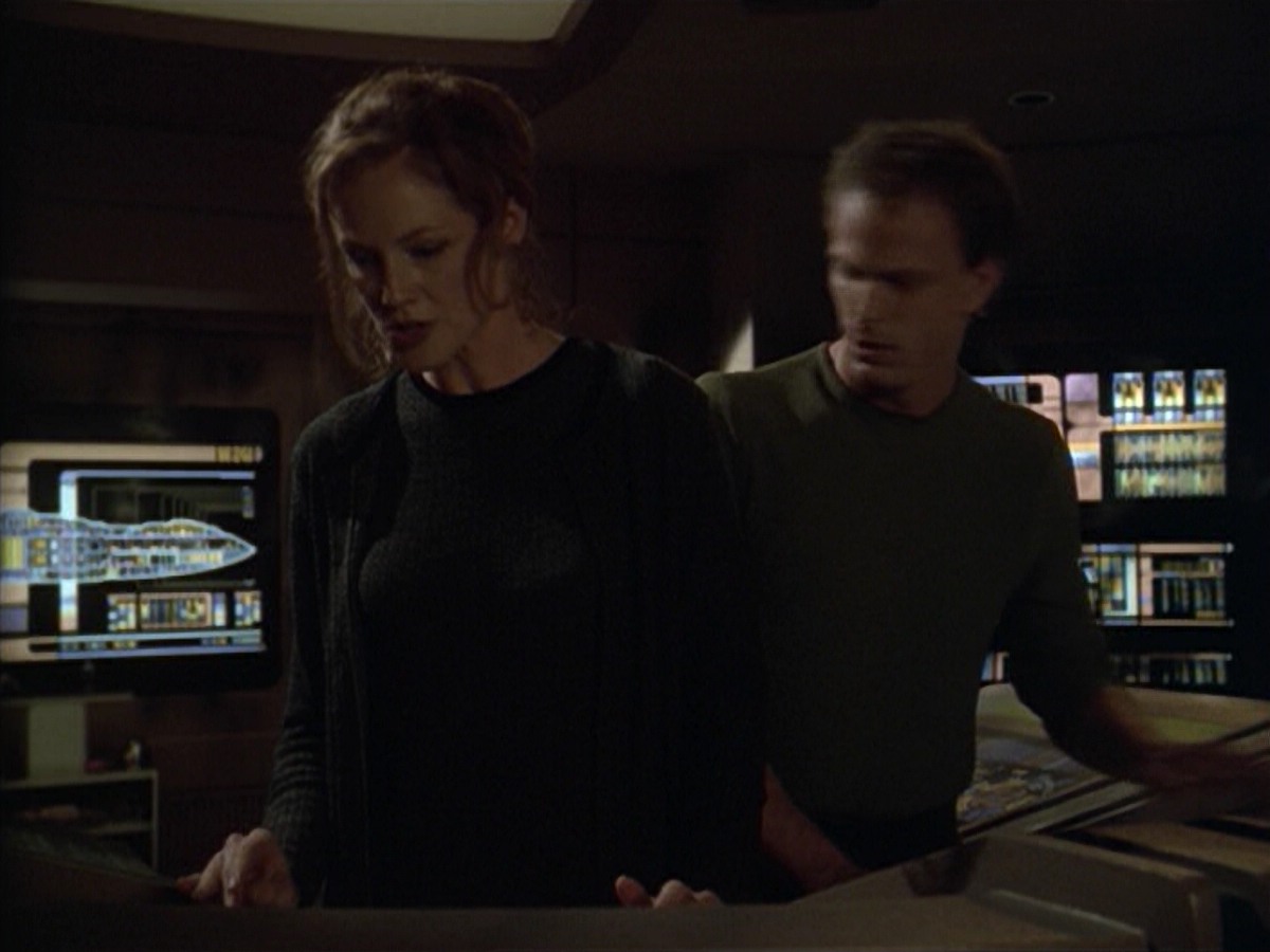 ariane179254_StarTrekVoyager_5x15_5x16_DarkFrontier_5817.jpg