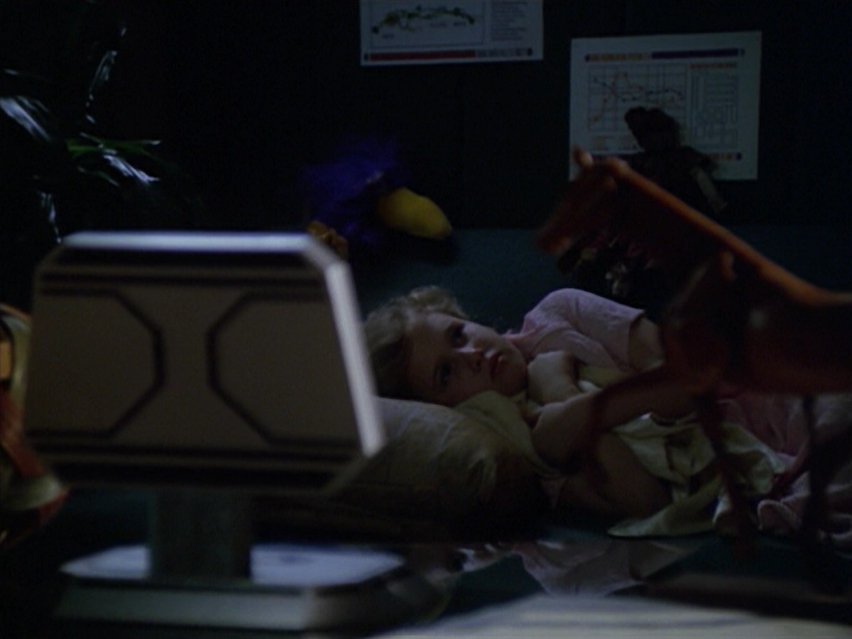 ariane179254_StarTrekVoyager_5x15_5x16_DarkFrontier_5822.jpg