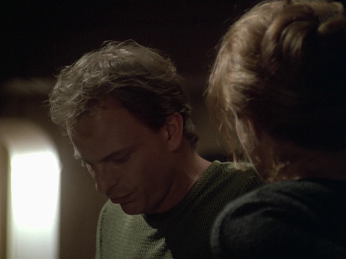 ariane179254_StarTrekVoyager_5x15_5x16_DarkFrontier_5851.jpg