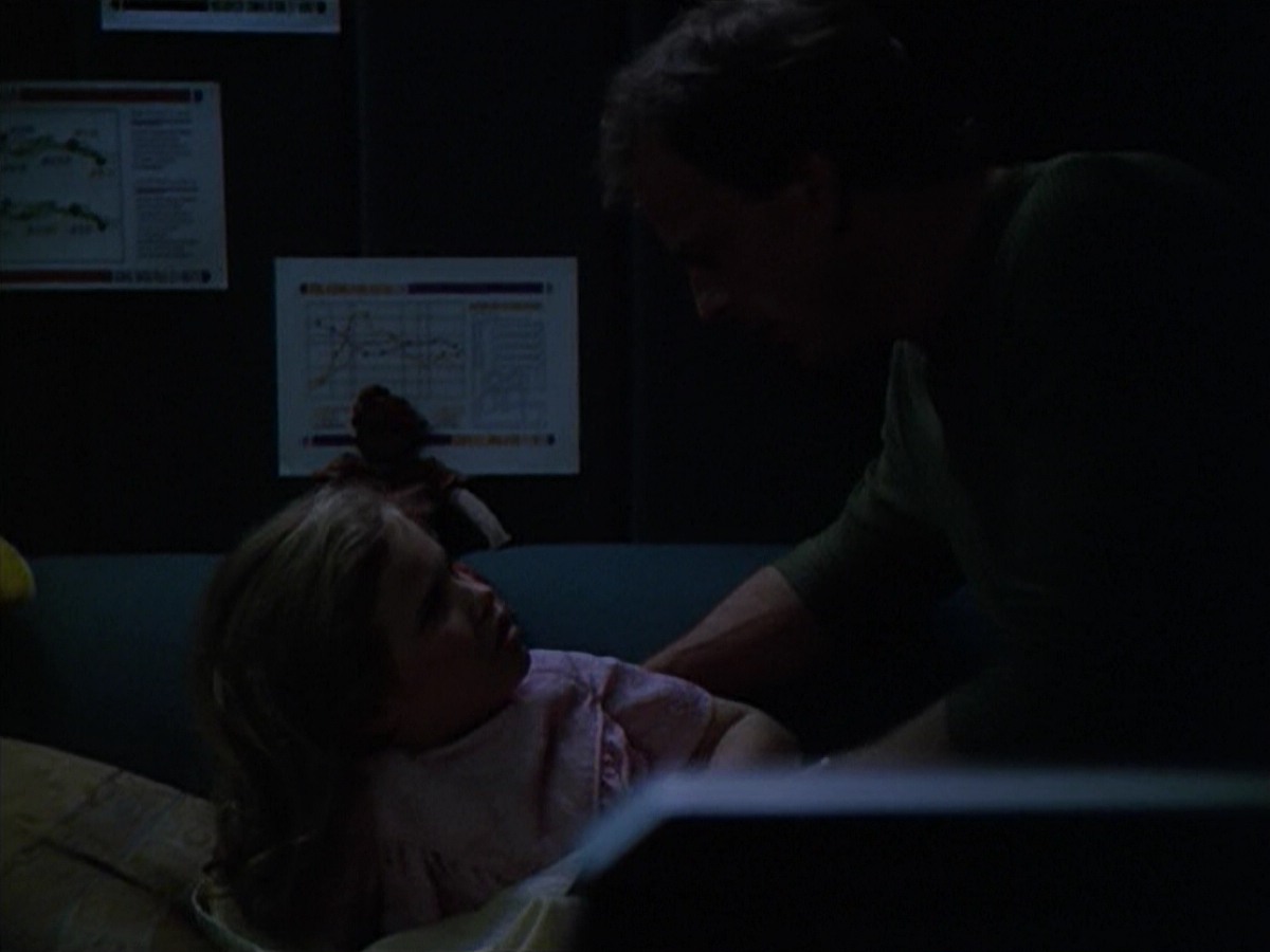 ariane179254_StarTrekVoyager_5x15_5x16_DarkFrontier_5891.jpg
