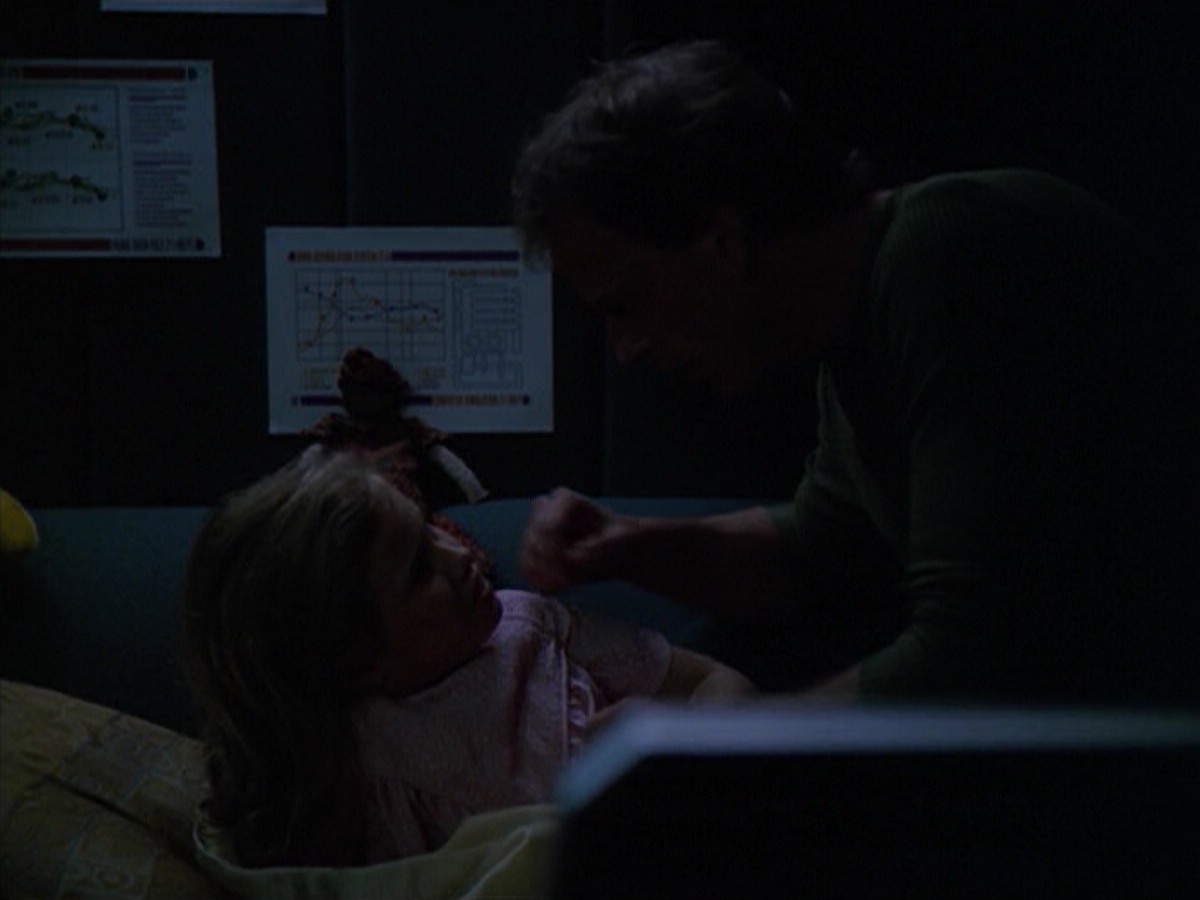 ariane179254_StarTrekVoyager_5x15_5x16_DarkFrontier_5894.jpg