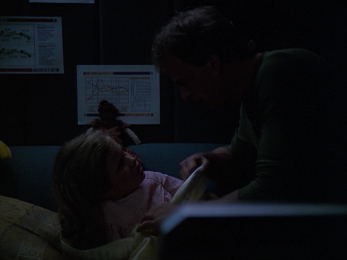 ariane179254_StarTrekVoyager_5x15_5x16_DarkFrontier_5895.jpg