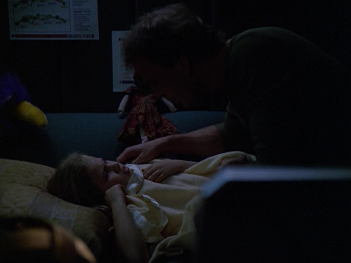 ariane179254_StarTrekVoyager_5x15_5x16_DarkFrontier_5902.jpg