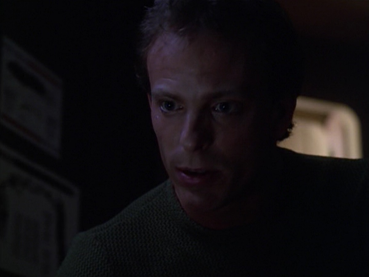 ariane179254_StarTrekVoyager_5x15_5x16_DarkFrontier_5911.jpg