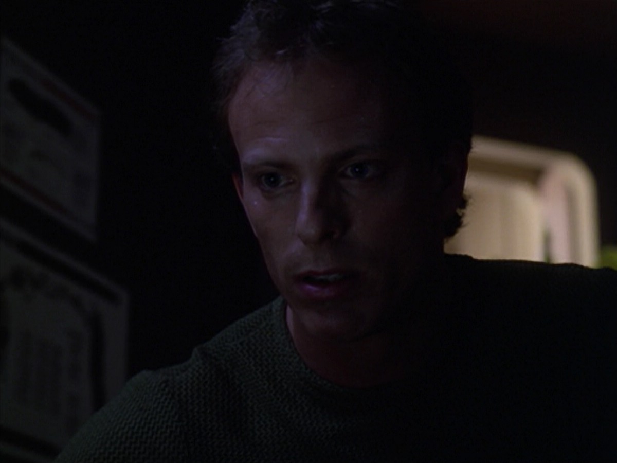 ariane179254_StarTrekVoyager_5x15_5x16_DarkFrontier_5925.jpg